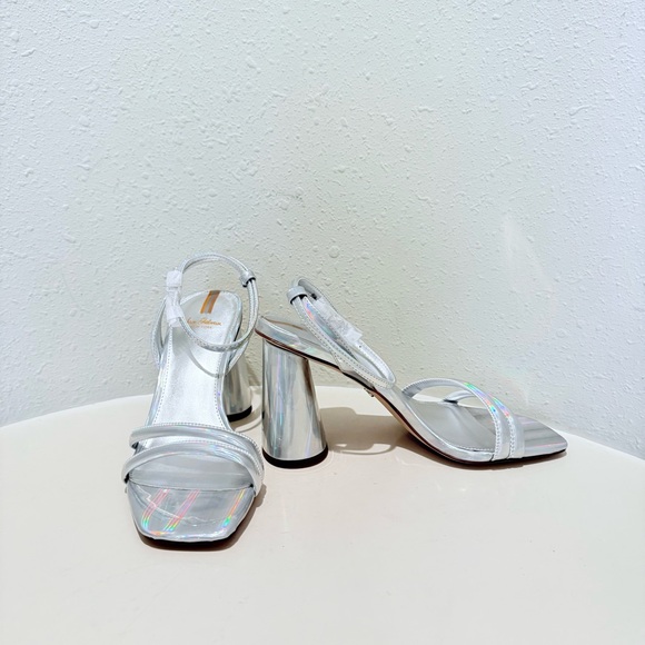 Sam Edelman Kia Strappy Wide Silver Metallic Sandals Size 7W NEW